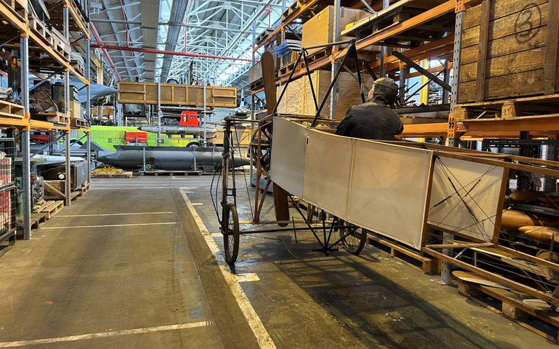 Por falta de espaço e recursos, menos de 1% do acervo do Museu está em exibição pública - Royal Air Force Museum