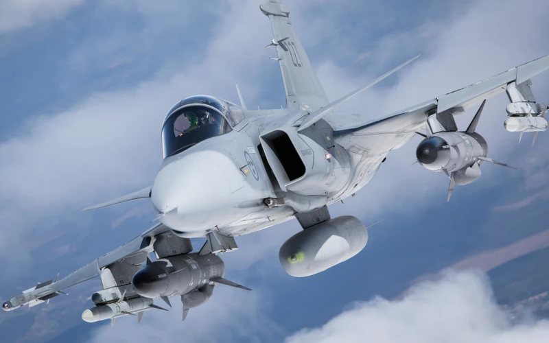 Gripen E foi desenvolvido no final da década de 1980 para substituir a primeira versão do caça - Saab