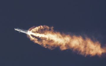 Lançamento do Super Heavy com a nave Starship foi bem-sucedido, mas falha em voo impediu a continuidade da missão - SpaceX
