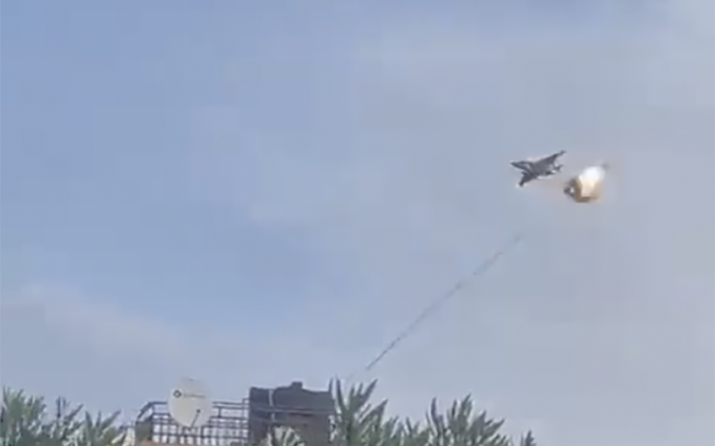 Momento que míssil explode próximo do Su-25 - Reprodução