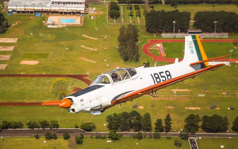 O T-25 é utilizado na instrução primária dos futuros oficiais aviadores da Força Aérea - FAB