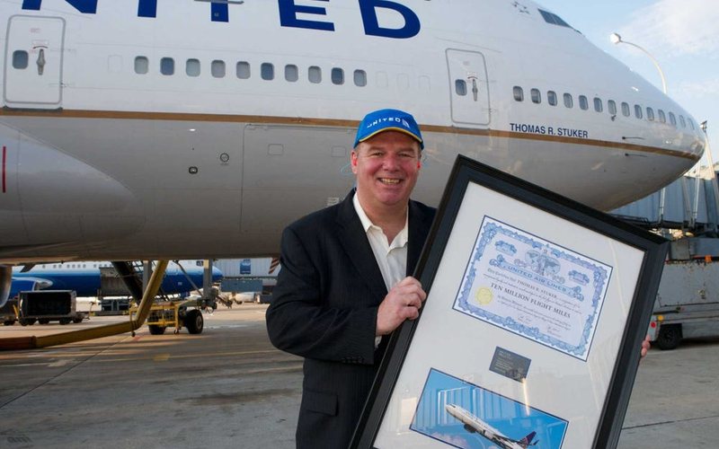 Em 2019, Tom Stucker fez mais de 370 voos avaliados em quase R$ 12 milhões - United Airlines/Divulgação