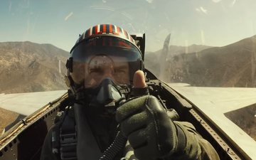 Longa trouxe cenas reais com os atores voando nos caças F/A-18 Super Hornet - Divulgação