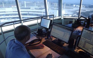 Torre de controle do aeroporto internacional do Rio de Janeiro - FAB/Divulgação