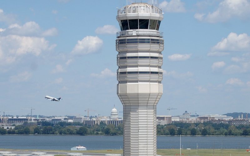 O caso aconteceu um dia depois do acidente envolvendo um voo da American Airlines e um helicóptero militar - Reagan National Airport