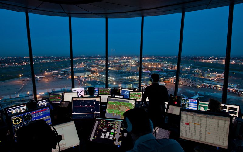 Torre do aeroporto de Heathrow, em Londres, um dos mais movimentados do mundo - NATS