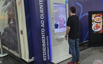 Tecnologia pioneira no setor aeroportuário brasileiro garante atendimento em três idiomas - Motiva Aeroportos