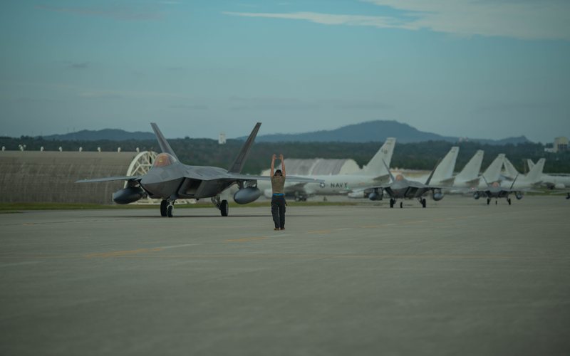 Presença norte-americanas no Japão também inclui aeronaves da Marinha - USAF / Alexis Redin
