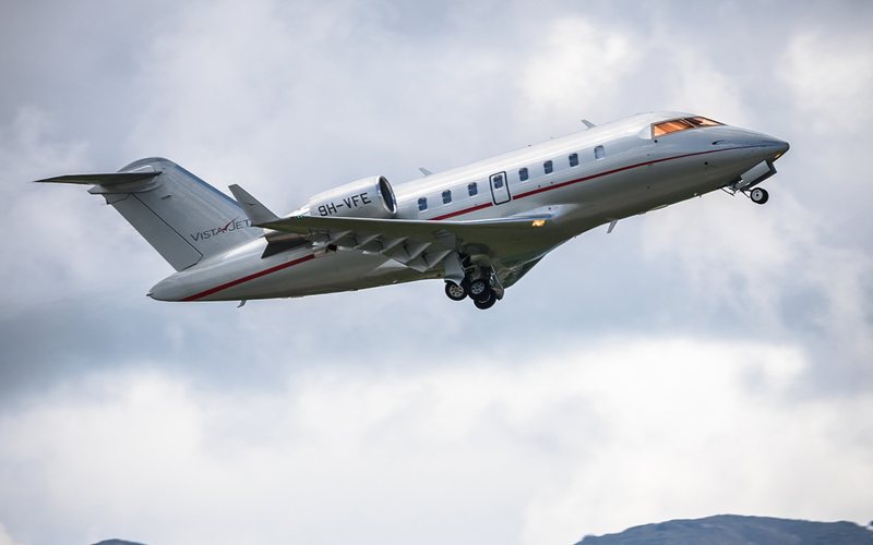 Segmentos como super midsize e midsize puxam alta, com inventário ainda abaixo da média histórica. - Vistajet