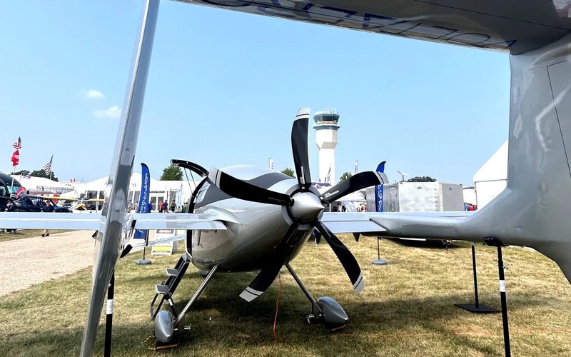 Mock up do Cassio 300 foi apresentado em Oshkosh este ano - VoltAero