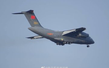 Y-20 compete com contra aeronaves ocidentais com o C-17 norte-americano e o A-400M europeu - Via Twitter