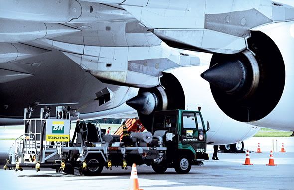 Aviao controle a gasolina