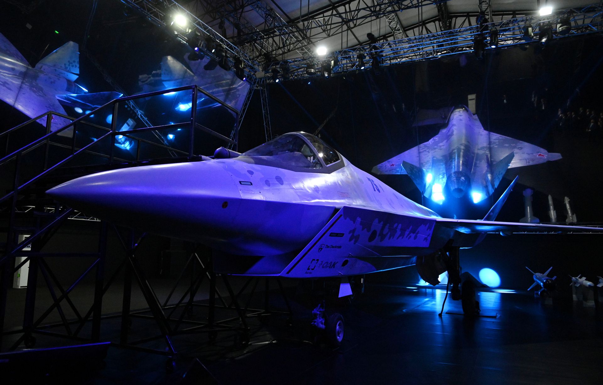Novo caça russo traz inovações aerodinâmicas e inteligência
