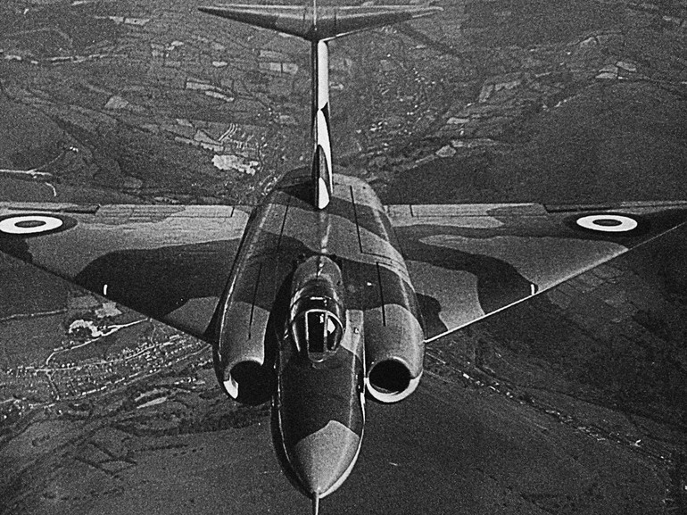 Protótipo do Gloster Javelin em voo