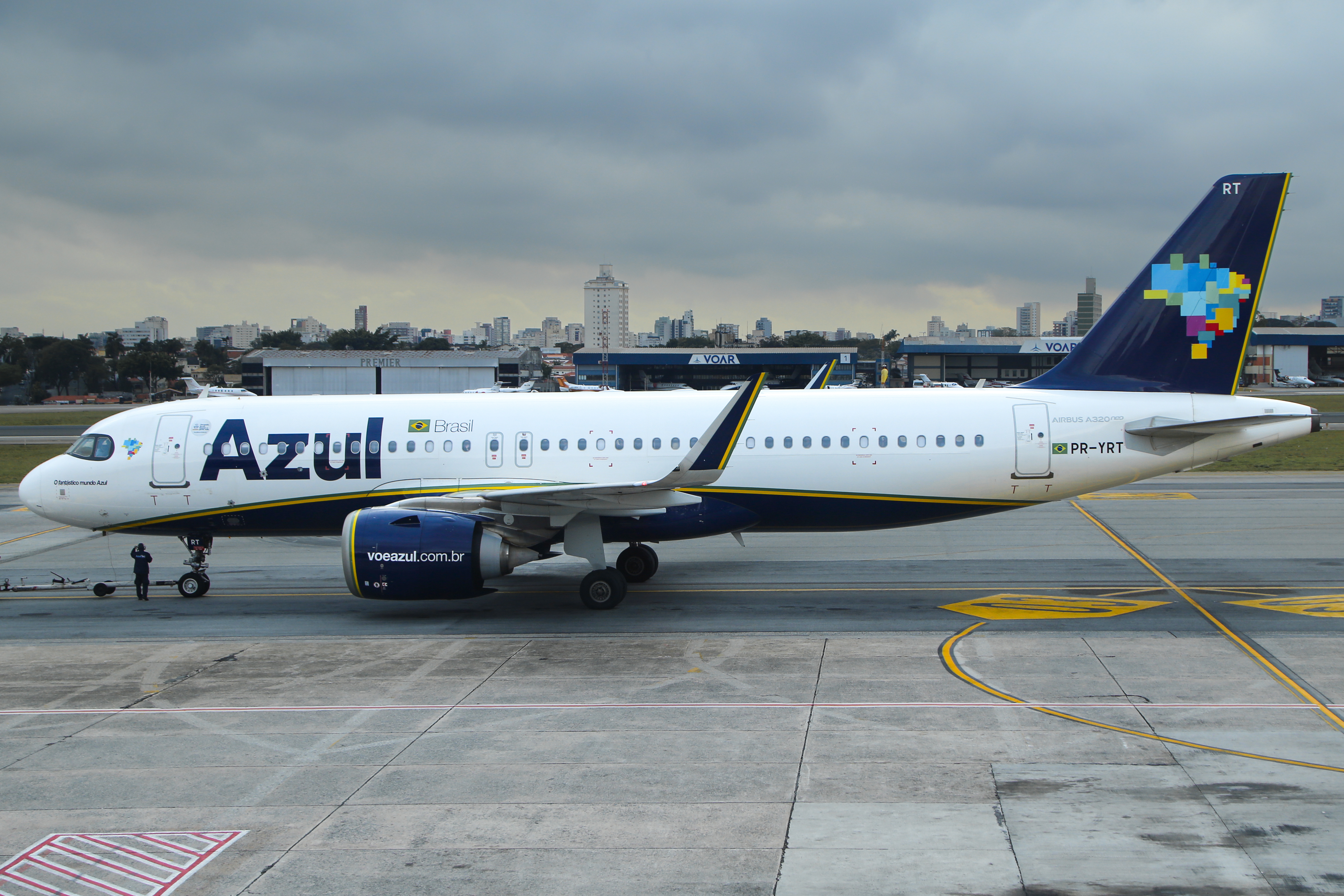 Azul fecha acordo com empresas que representam 90% das dívidas de  arrendamento de aviões - Folha PE