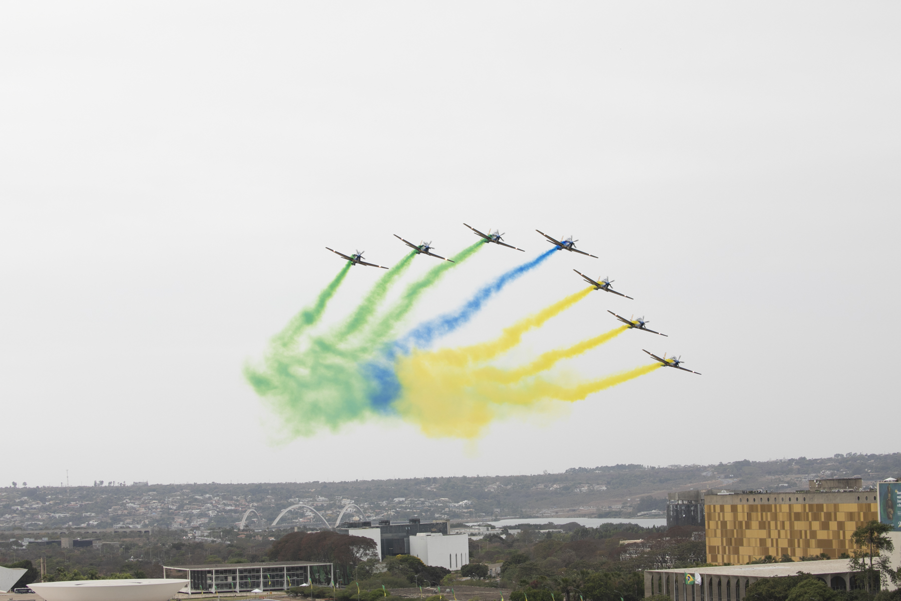 File:Aviões sobrevoam Brasília no desfile de 7 de setembro