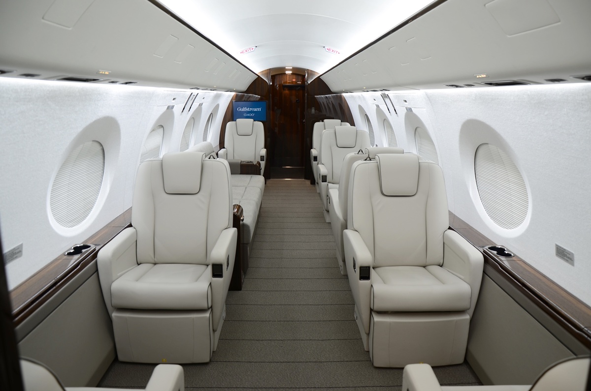 Gulfstream G400 faz primeiro voo com interior completo