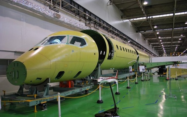 Mitsubishi revela fuselagem do MRJ