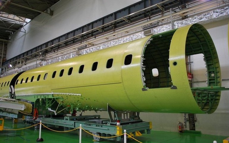 Mitsubishi revela fuselagem do MRJ
