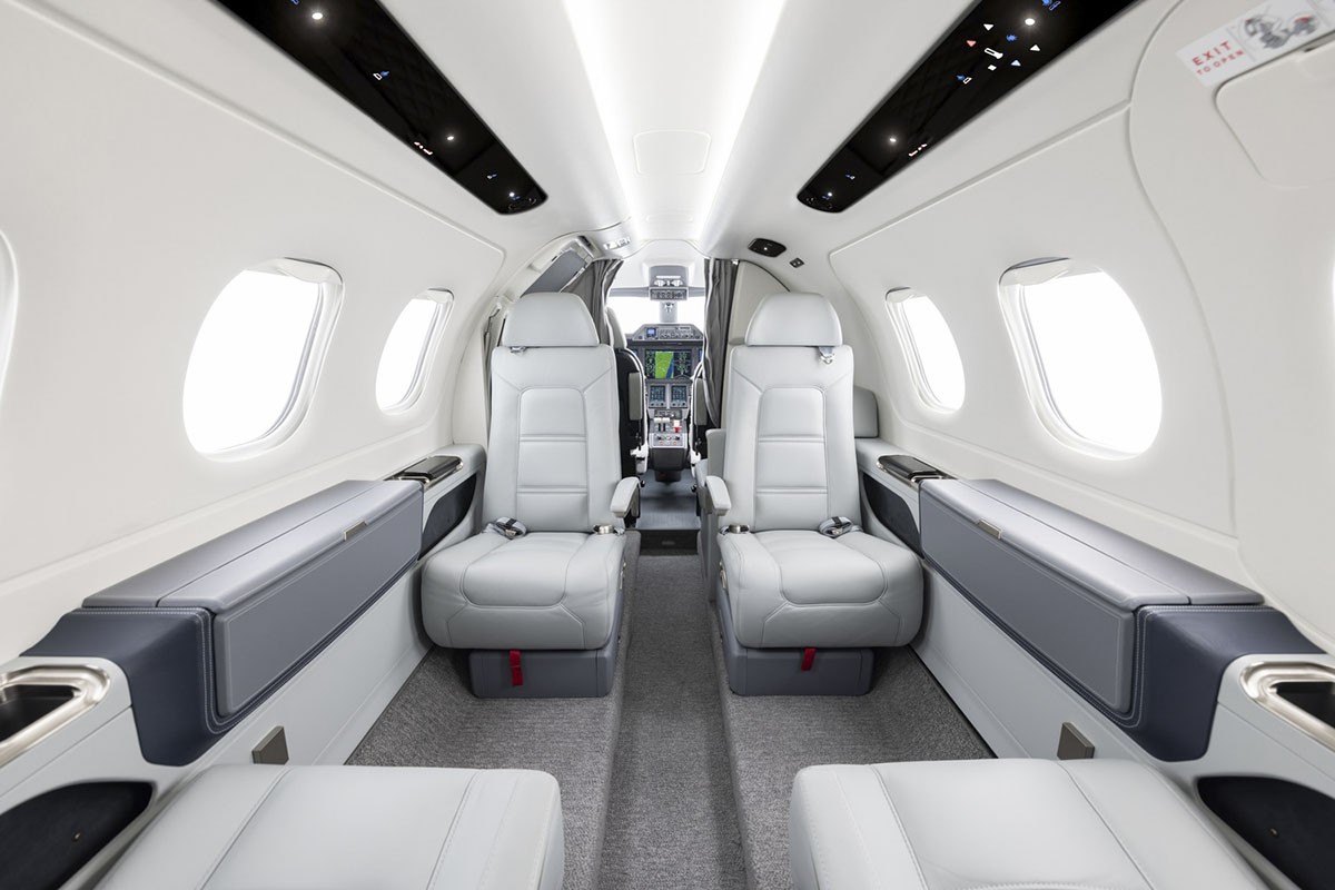 Interior Phenom 100EX