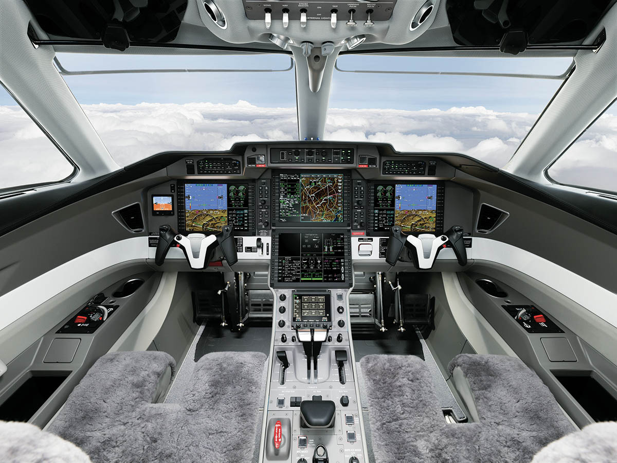 Cockpit Flight Deck - PC-24