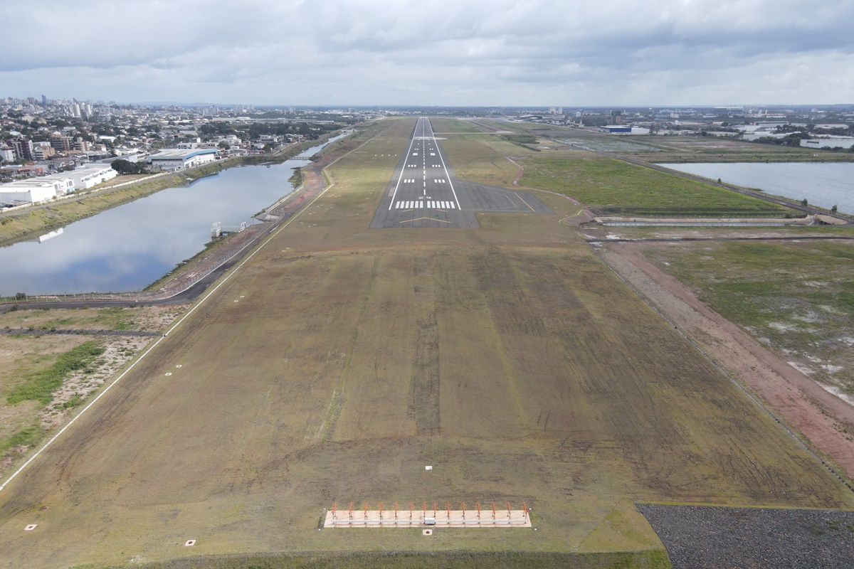 Pista ampliada do aeroporto de Porto Alegre
