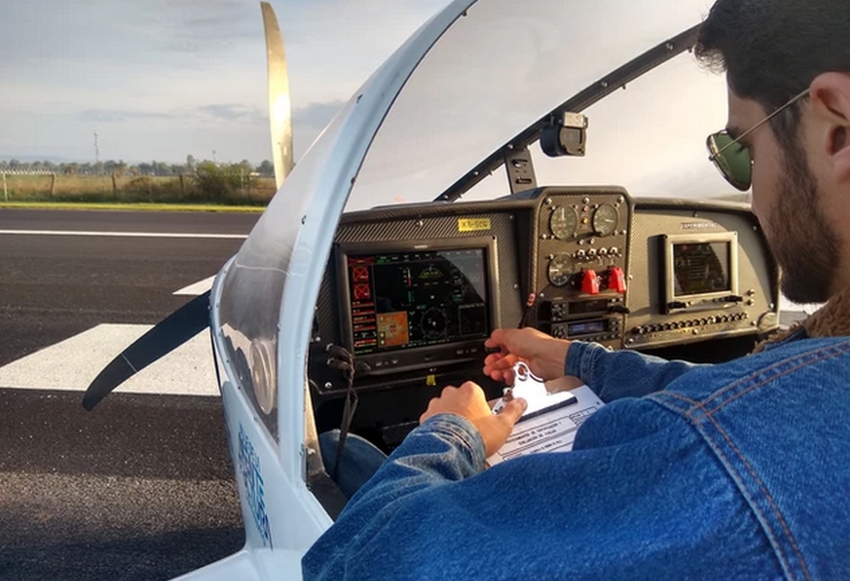 Monomotor oferece suíte glass cockpit