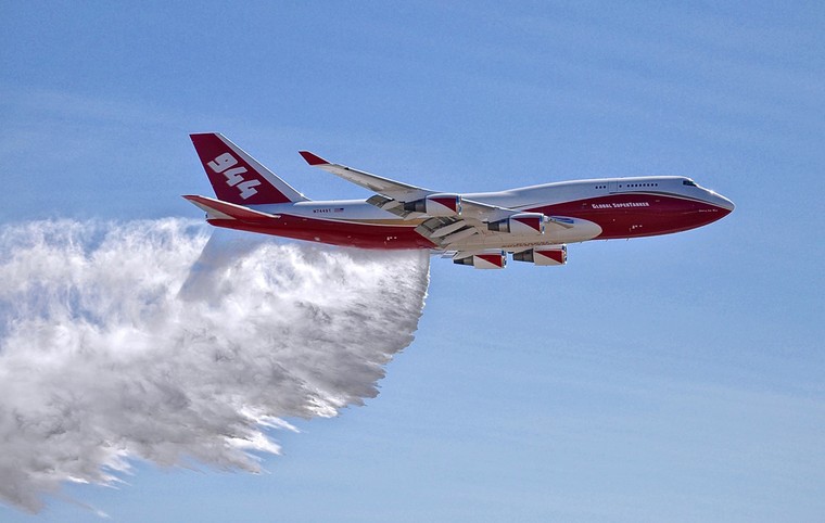 747 fire plane