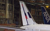 Primeiras imagens de Boeing camuflado dão pistas da nova pintura da Latam