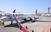 Latam apresenta avião destinado ao transporte do Papa