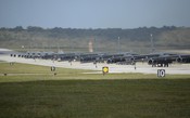Marcha do elefante reúne KC-135, B-52 e drones Global Hawk