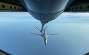Caças aliados escoltam bombardeiros B-1B Lancer no Mar Negro