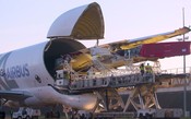 Maior avião cargueiro do mundo realiza primeiro transporte para a Airbus
