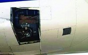Avião boliviano perde painel da fuselagem em voo