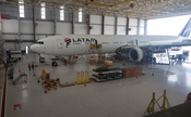 Boeing 777 passa pelo primeiro check estrutural no Brasil