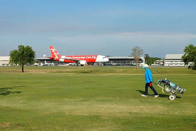 Campo de golf en el aeropuerto de Bangkok