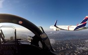 Piloto da FAB registra escolta do avião com a tocha olímpica