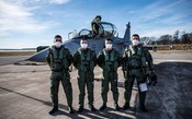 Pilotos da Força Aérea Brasileira realizam treinamento no Gripen D