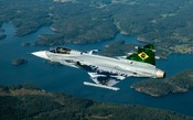 Novo caça brasileiro realiza primeiro voo na Suécia