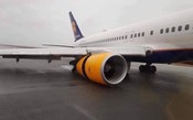 Trem de pouso de avião da Icelandair entra em colapso após o pouso