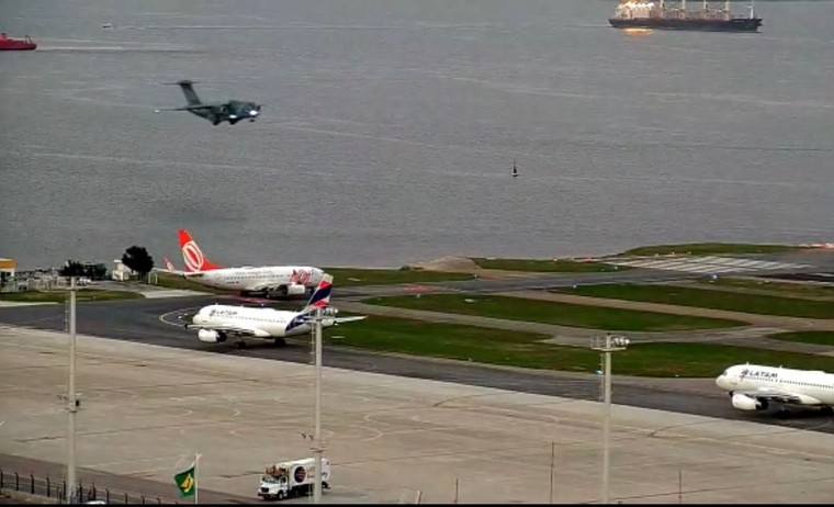 KC-390 durante pouso no Rio de Janeiro