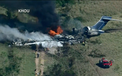 Avião pega fogo após sair da pista e passageiros saem ilesos