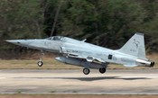 Caça F-5 Tiger da Tailândia cai durante voo de treinamento