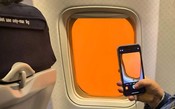 Avião ingressa em nuvem laranja gerada pelos incêndios na Austrália