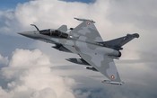 Aeronave do Reino Unido reabastece caças Rafale do Catar pela primeira vez