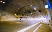 Avião decola dentro de um túnel e estabelece cinco recordes mundiais