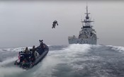 Fuzileiro naval voa em missão de testes em alto mar