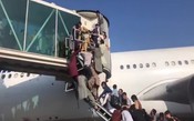 Aviões fazem operações para retirar centenas de pessoas do Afeganistão