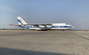 Carga de mineradora é transportada de Antonov para o aeroporto de Confins