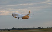 Flybondi reinicia voos internacionais e Brasil é o primeiro destino